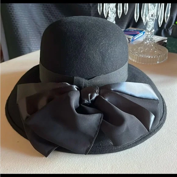 VINTAGE Black 100% Wool Hat With Removable Bow Oh-So-Stylish! - Picture 10 of 12